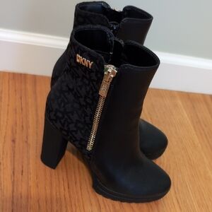 DKNY Black Heeled Boots With Good Hardware Size 6.5 M